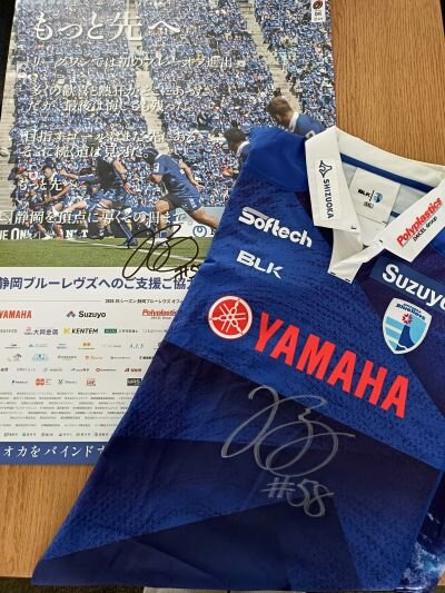 茂原選手直筆サイン入りのユニフォーム